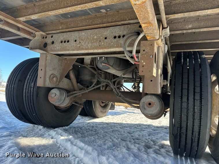 image for item LH9469 2013 Utility VS2DX dry van trailer