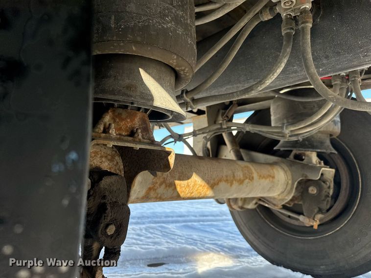 image for item LH9469 2013 Utility VS2DX dry van trailer