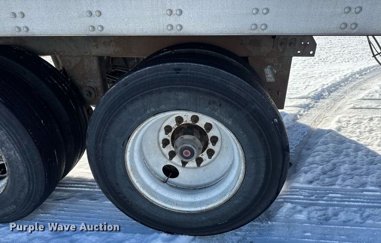 image for item LH9469 2013 Utility VS2DX dry van trailer