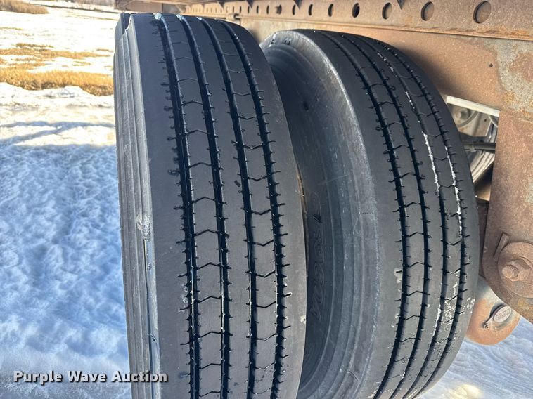 image for item LH9469 2013 Utility VS2DX dry van trailer