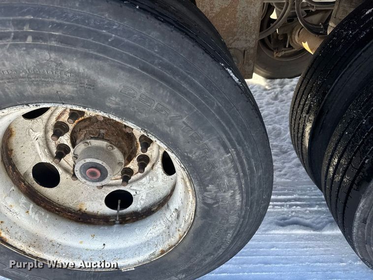 image for item LH9469 2013 Utility VS2DX dry van trailer