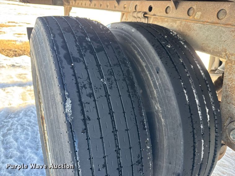 image for item LH9469 2013 Utility VS2DX dry van trailer