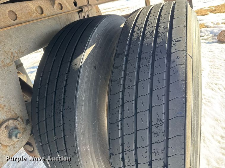 image for item LH9469 2013 Utility VS2DX dry van trailer