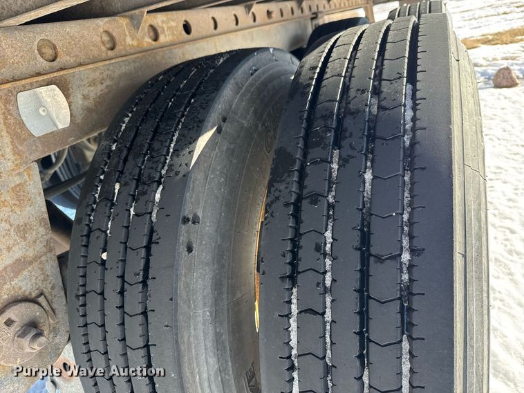 image for item LH9469 2013 Utility VS2DX dry van trailer