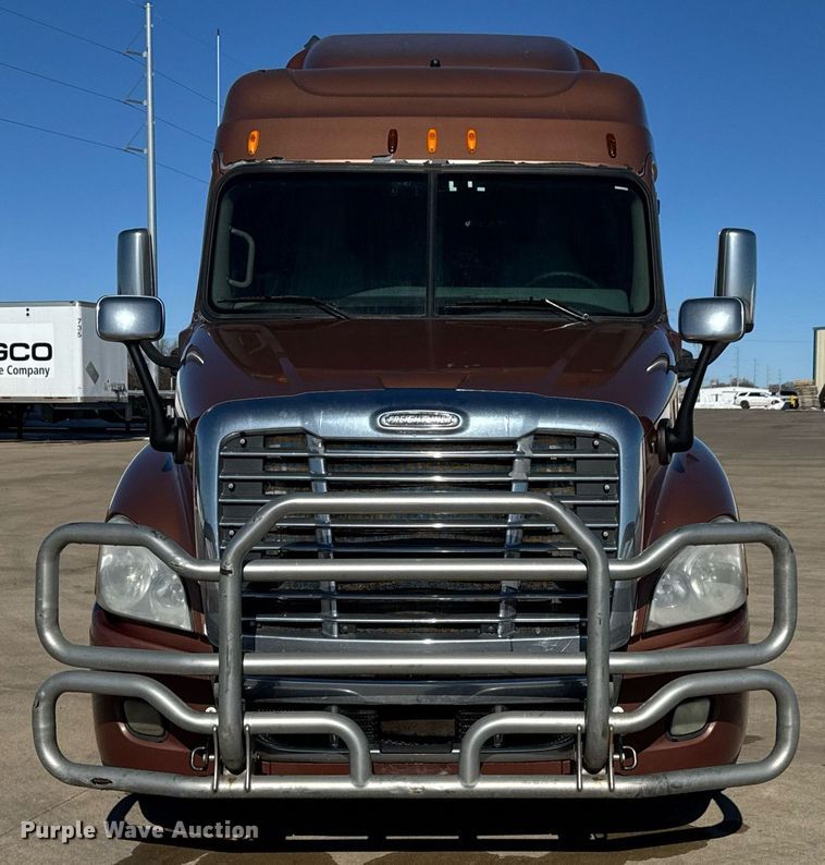 image for item LH9470 2012 Freightliner  Cascadia semi truck
