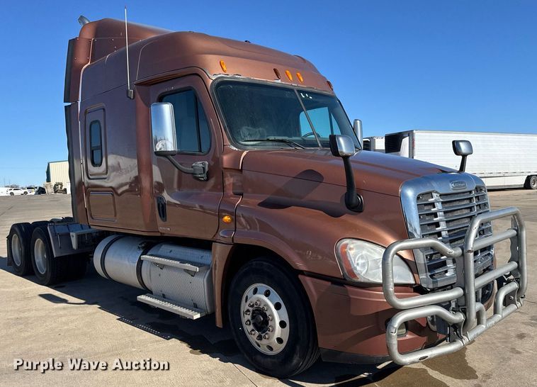 image for item LH9470 2012 Freightliner  Cascadia semi truck