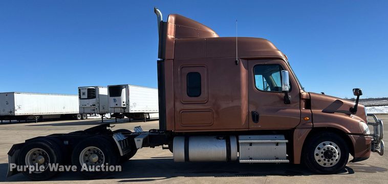 image for item LH9470 2012 Freightliner  Cascadia semi truck
