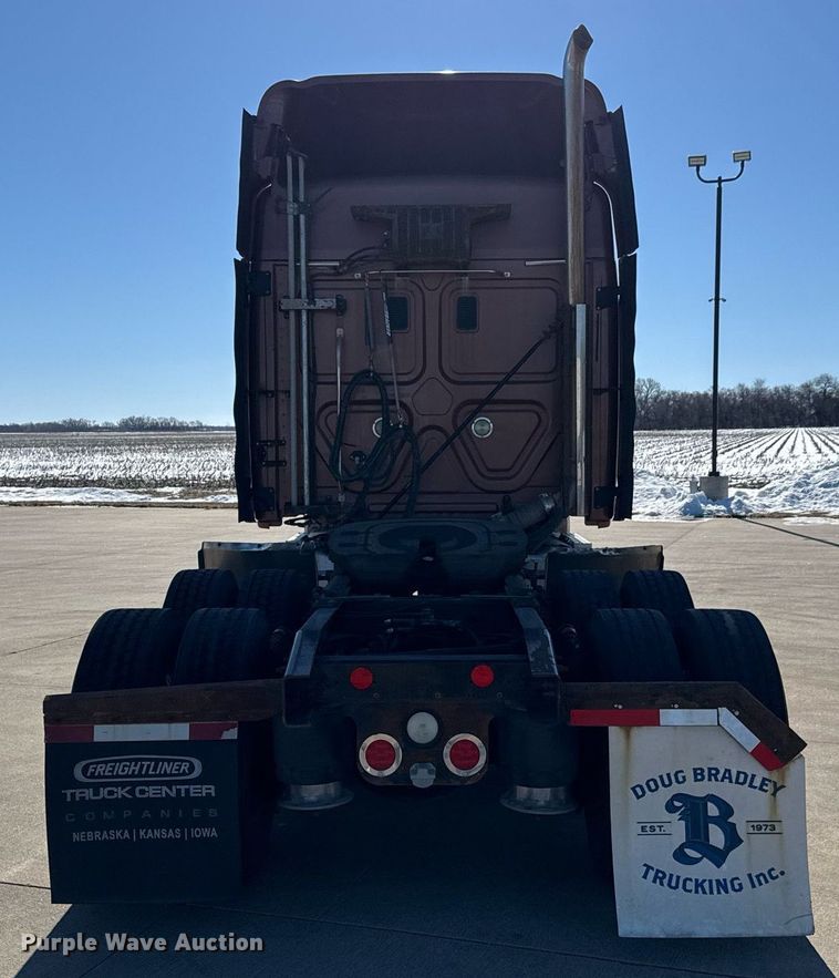 image for item LH9470 2012 Freightliner  Cascadia semi truck