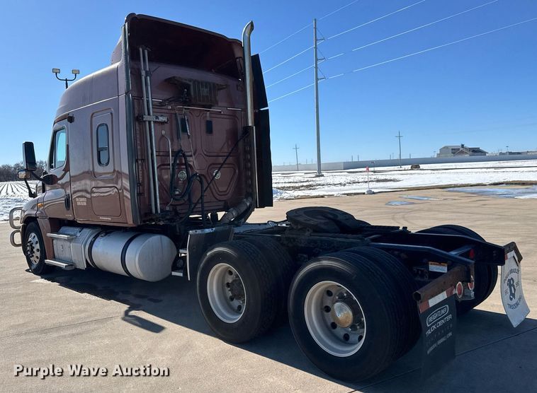 image for item LH9470 2012 Freightliner  Cascadia semi truck