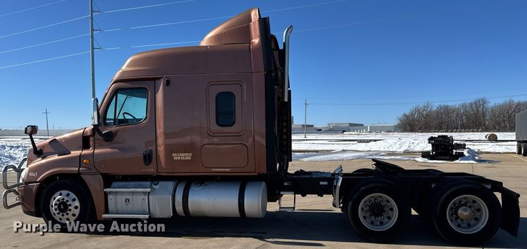image for item LH9470 2012 Freightliner  Cascadia semi truck