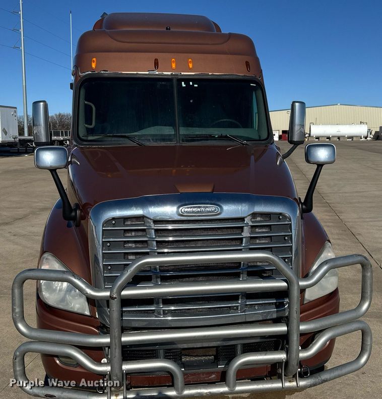 image for item LH9470 2012 Freightliner  Cascadia semi truck
