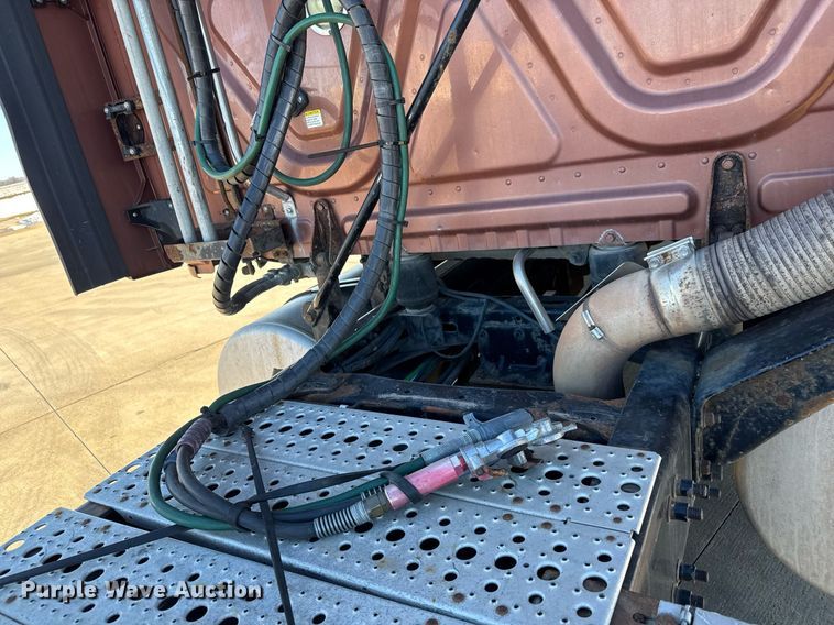 image for item LH9470 2012 Freightliner  Cascadia semi truck