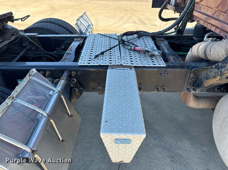 image for item LH9470 2012 Freightliner  Cascadia semi truck