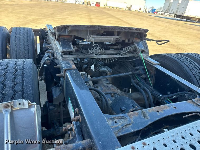 image for item LH9470 2012 Freightliner  Cascadia semi truck