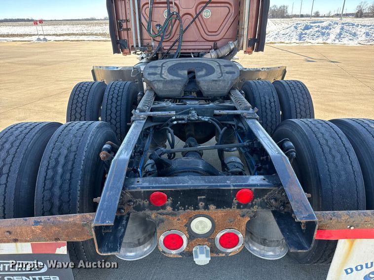 image for item LH9470 2012 Freightliner  Cascadia semi truck