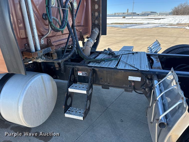 image for item LH9470 2012 Freightliner  Cascadia semi truck