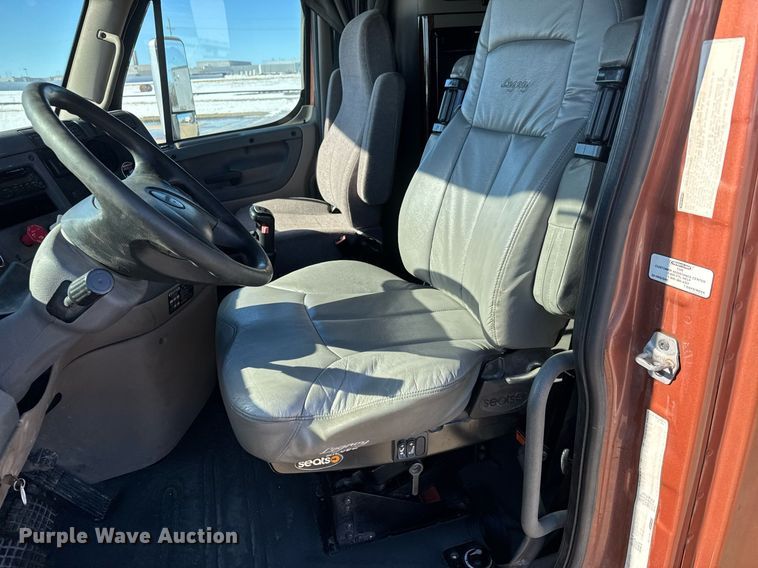 image for item LH9470 2012 Freightliner  Cascadia semi truck