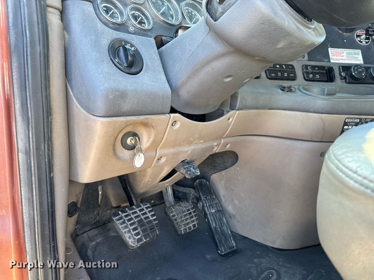 image for item LH9470 2012 Freightliner  Cascadia semi truck