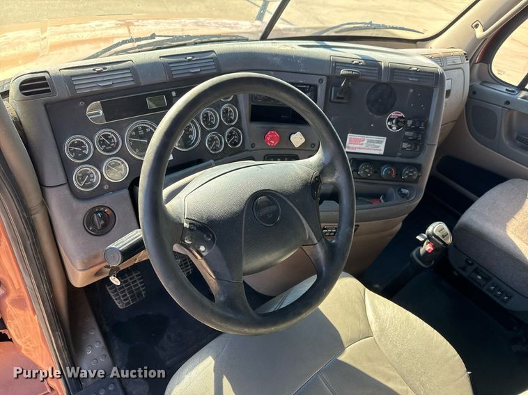 image for item LH9470 2012 Freightliner  Cascadia semi truck