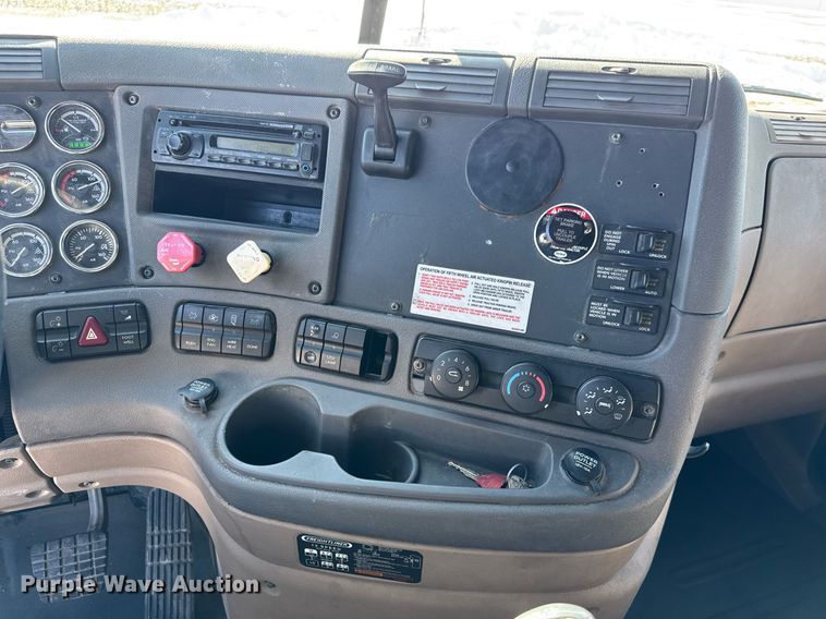 image for item LH9470 2012 Freightliner  Cascadia semi truck