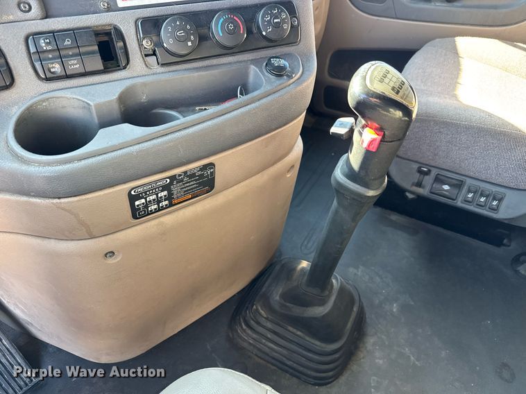 image for item LH9470 2012 Freightliner  Cascadia semi truck