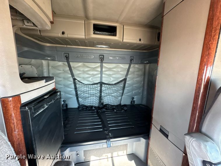 image for item LH9470 2012 Freightliner  Cascadia semi truck