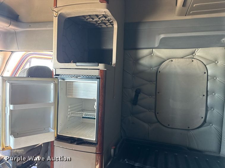 image for item LH9470 2012 Freightliner  Cascadia semi truck