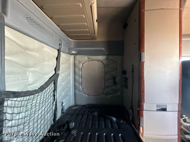 image for item LH9470 2012 Freightliner  Cascadia semi truck