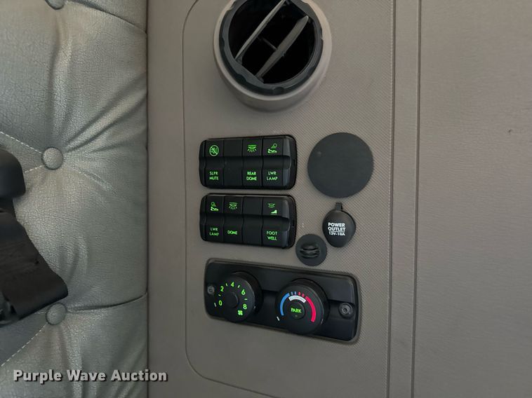 image for item LH9470 2012 Freightliner  Cascadia semi truck