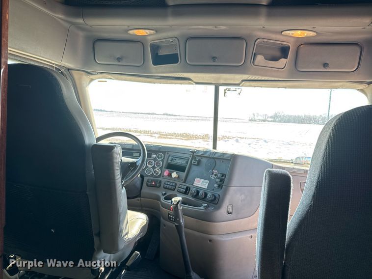 image for item LH9470 2012 Freightliner  Cascadia semi truck