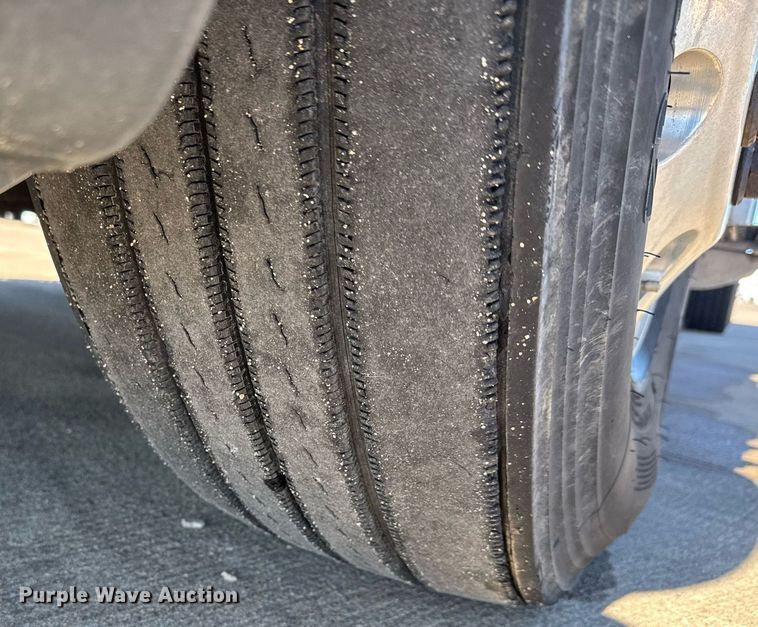 image for item LH9470 2012 Freightliner  Cascadia semi truck