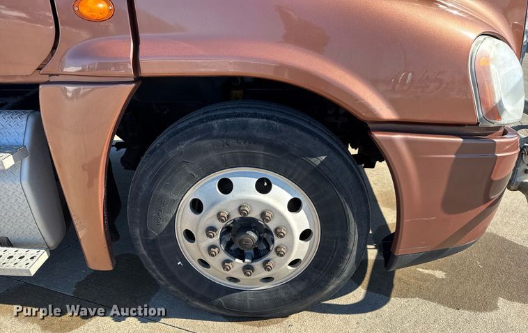 image for item LH9470 2012 Freightliner  Cascadia semi truck