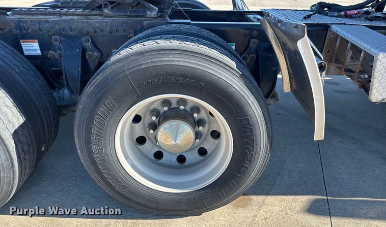 image for item LH9470 2012 Freightliner  Cascadia semi truck