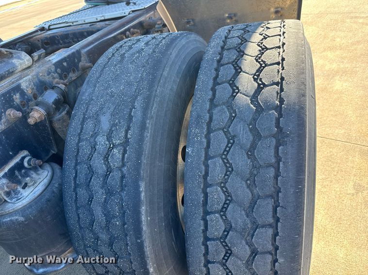 image for item LH9470 2012 Freightliner  Cascadia semi truck