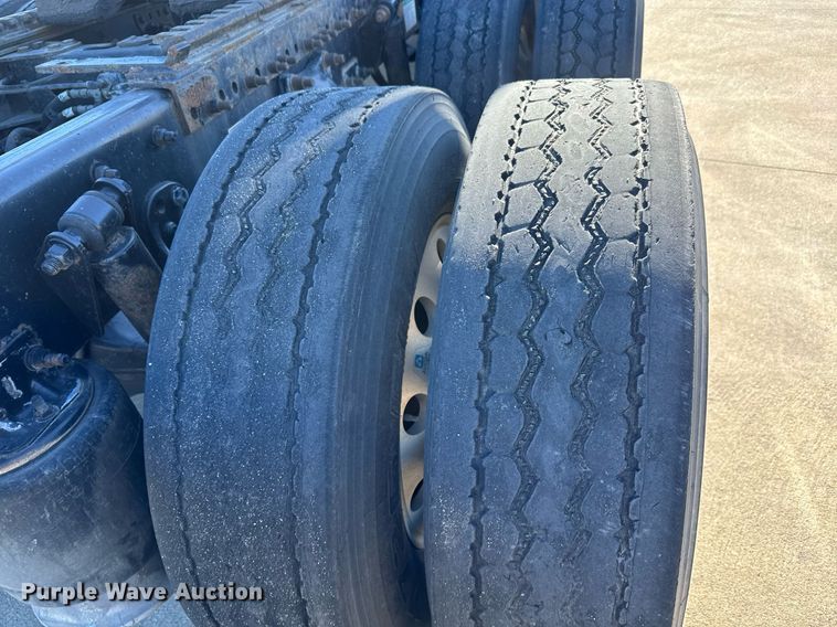 image for item LH9470 2012 Freightliner  Cascadia semi truck