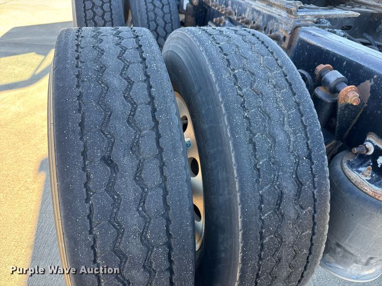 image for item LH9470 2012 Freightliner  Cascadia semi truck