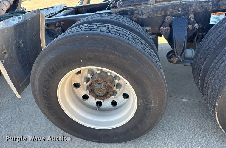 image for item LH9470 2012 Freightliner  Cascadia semi truck