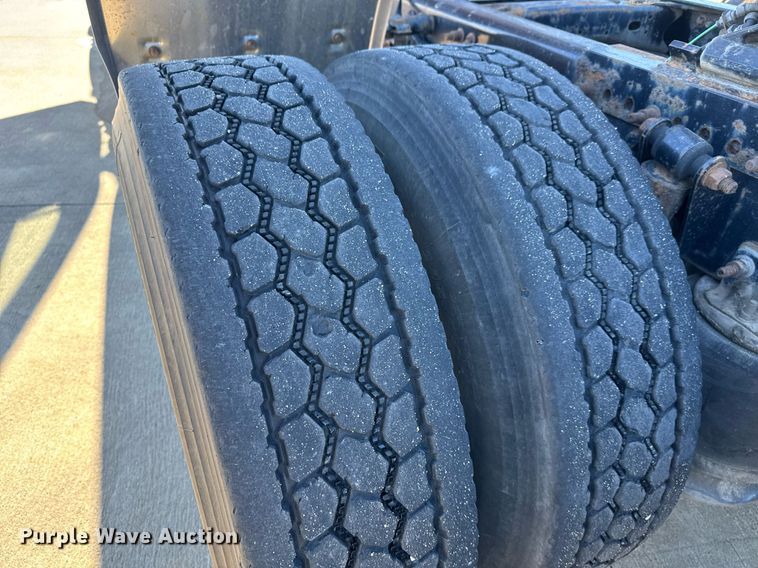 image for item LH9470 2012 Freightliner  Cascadia semi truck