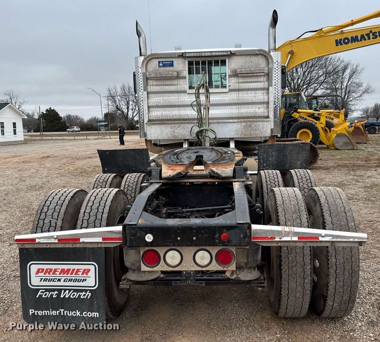image for item LH9529 2019 Western Star 4900SF semi truck