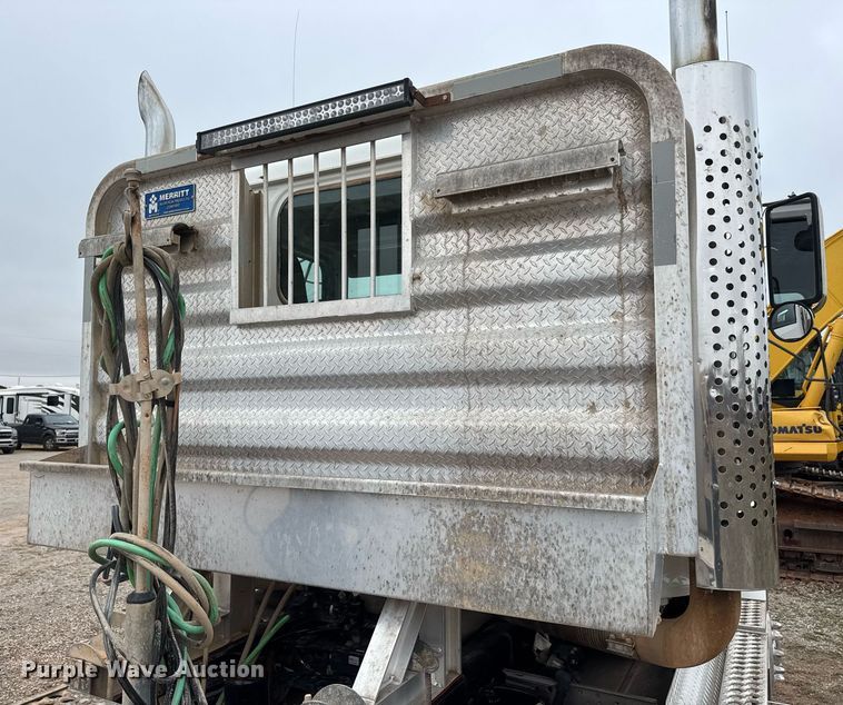 image for item LH9529 2019 Western Star 4900SF semi truck