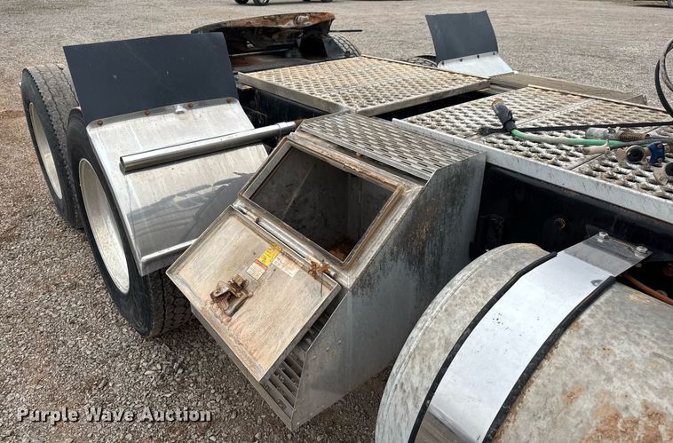 image for item LH9529 2019 Western Star 4900SF semi truck