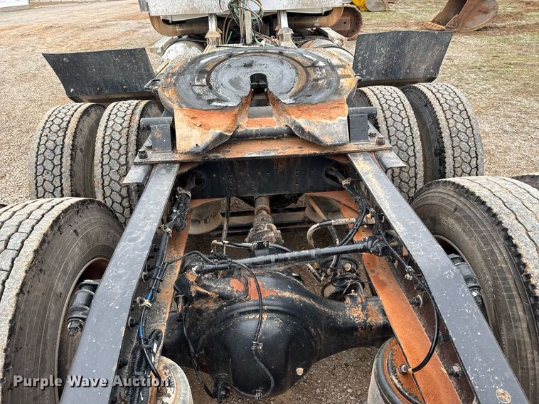 image for item LH9529 2019 Western Star 4900SF semi truck