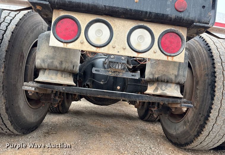 image for item LH9529 2019 Western Star 4900SF semi truck