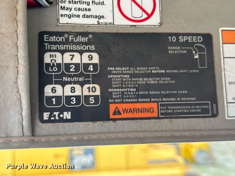 image for item LH9529 2019 Western Star 4900SF semi truck