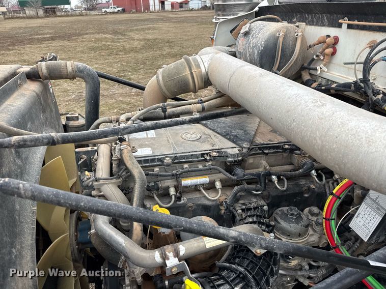 image for item LH9529 2019 Western Star 4900SF semi truck