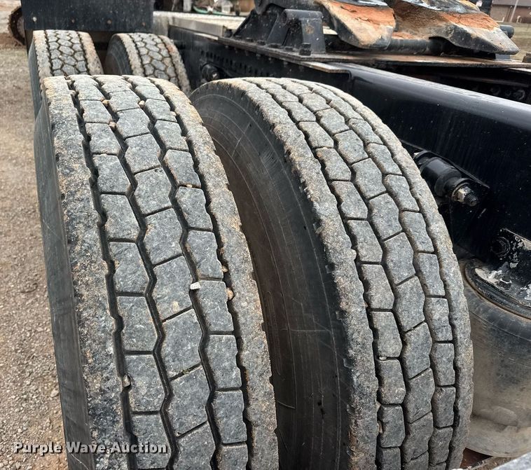 image for item LH9529 2019 Western Star 4900SF semi truck