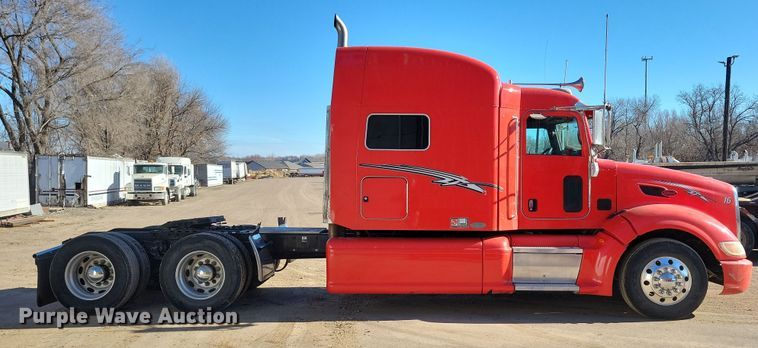 image for item NB9797 2009 Peterbilt  386 semi truck