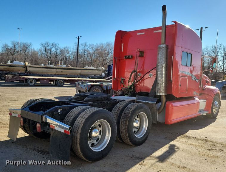 image for item NB9797 2009 Peterbilt  386 semi truck