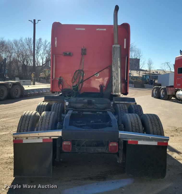 image for item NB9797 2009 Peterbilt  386 semi truck