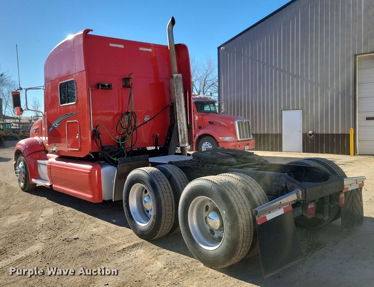 image for item NB9797 2009 Peterbilt  386 semi truck